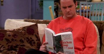 scène de la série Friends mettant en avant le livre comme idée cadeau