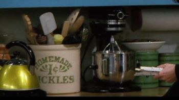 scène de la série Friends mettant en avant le pot à ustensile comme idée cadeau