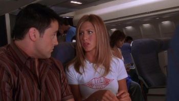 scène de la série Friends mettant en avant le t shirt comme idée cadeau